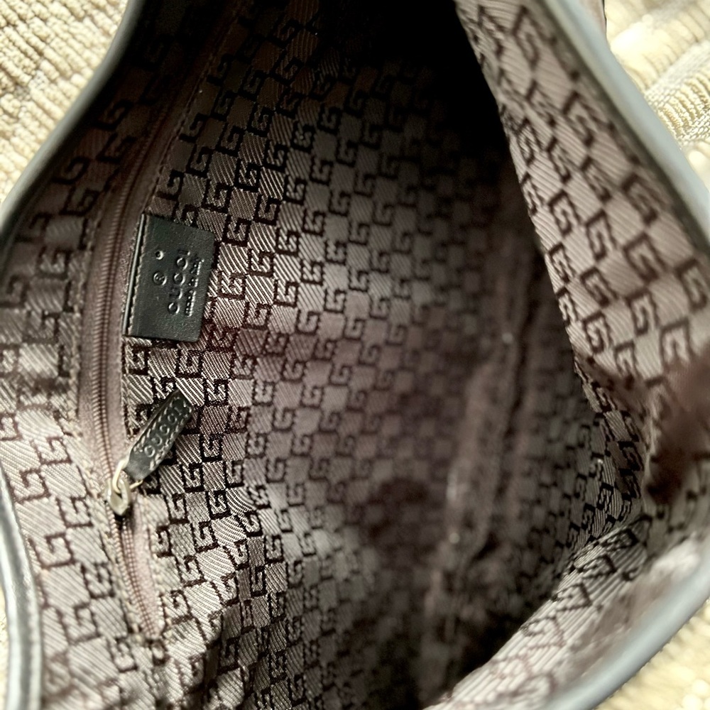 Gucci “Jackie” Vintage Bag.  Brown suede, bamboo handle, and rare crab clasp. - Picture 6 of 12